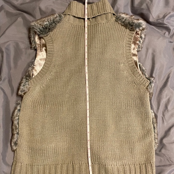 Sz.M (8-10) faux fur sweater vest - Picture 7 of 8